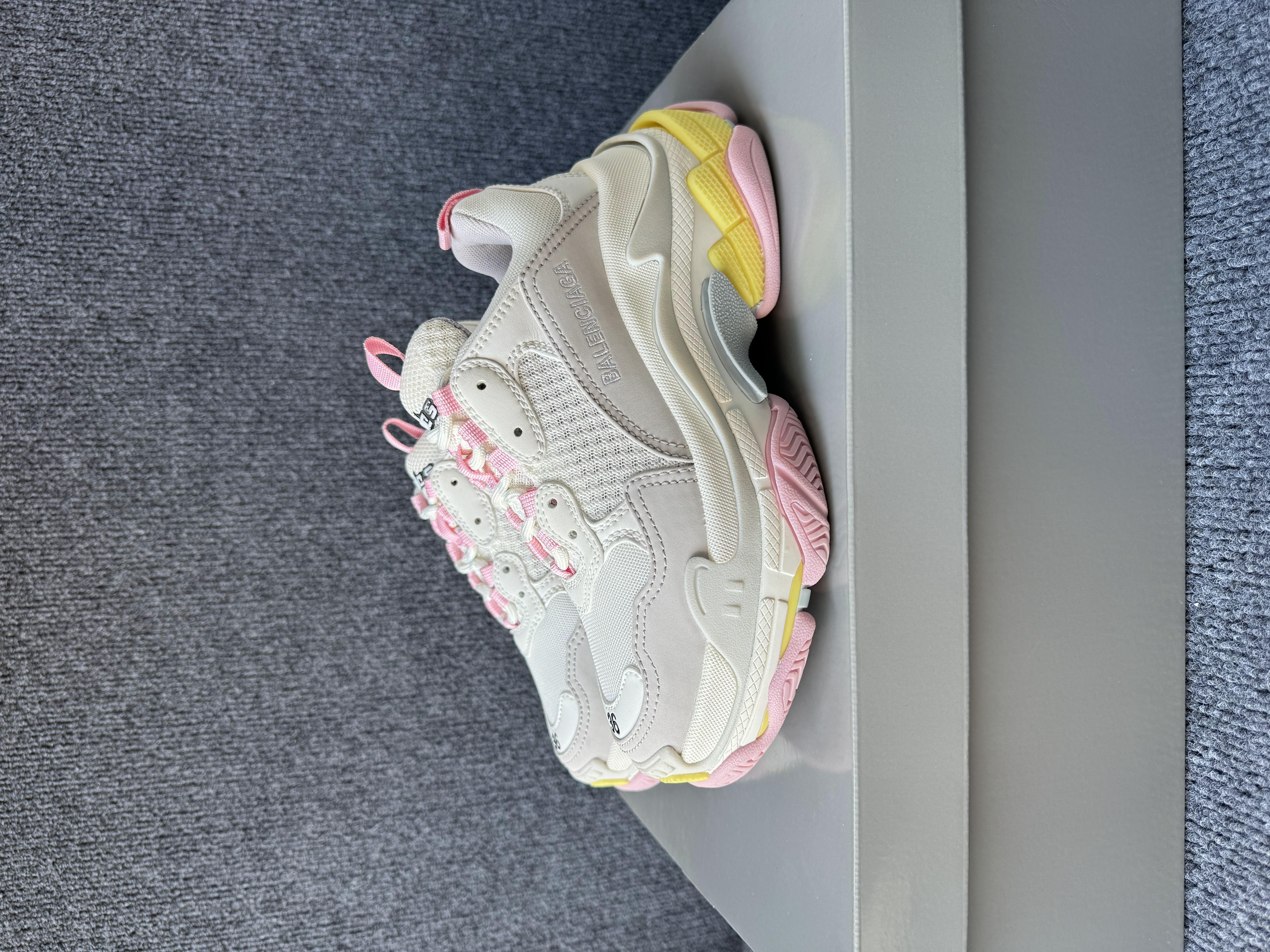 99新 Balenciaga/巴黎世家 36码 triples 米灰粉 马卡龙 老爹鞋