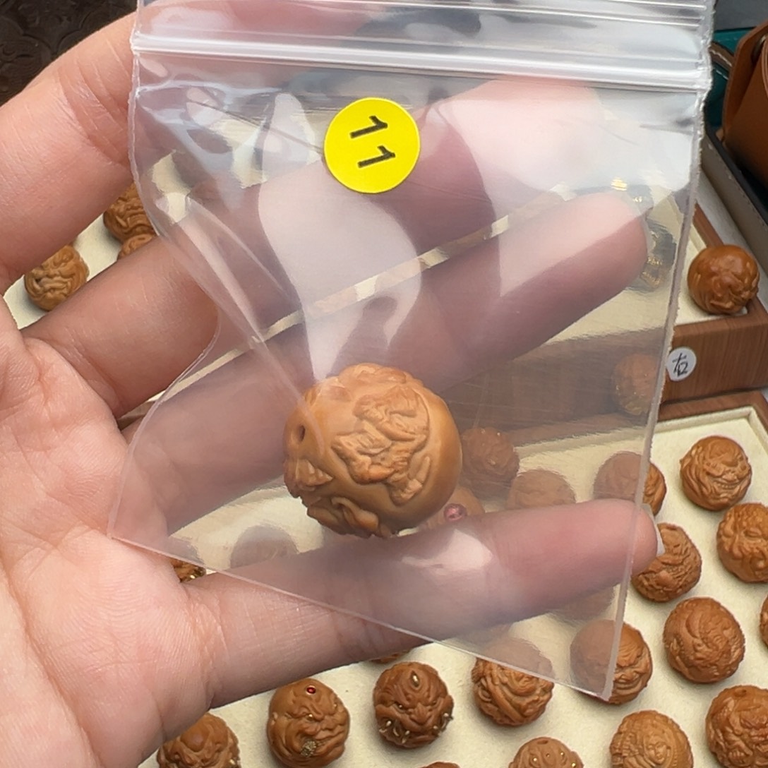 超***王吊坠猴头核桃龙僧。11