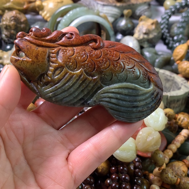 未镶嵌岫岩河磨玉（透闪石质玉）把件