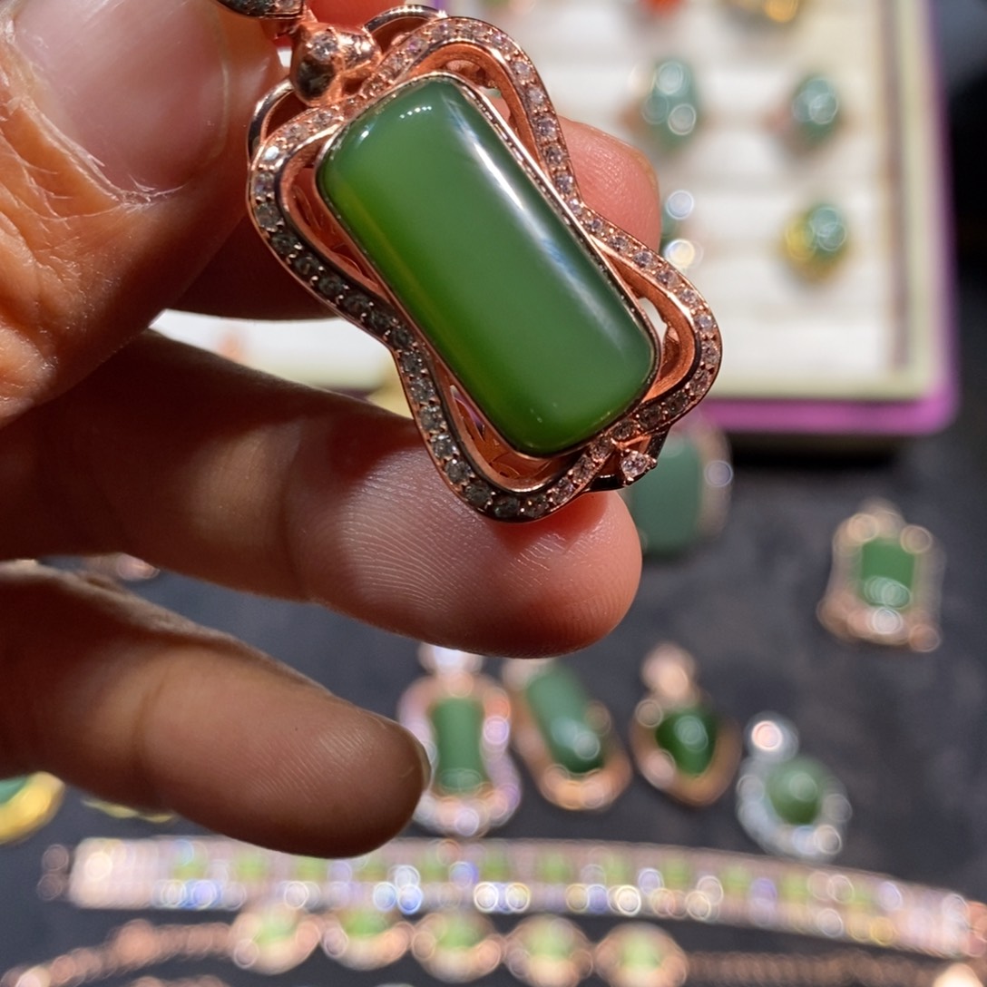 和田玉（碧玉）颈饰银S925镀金镶嵌