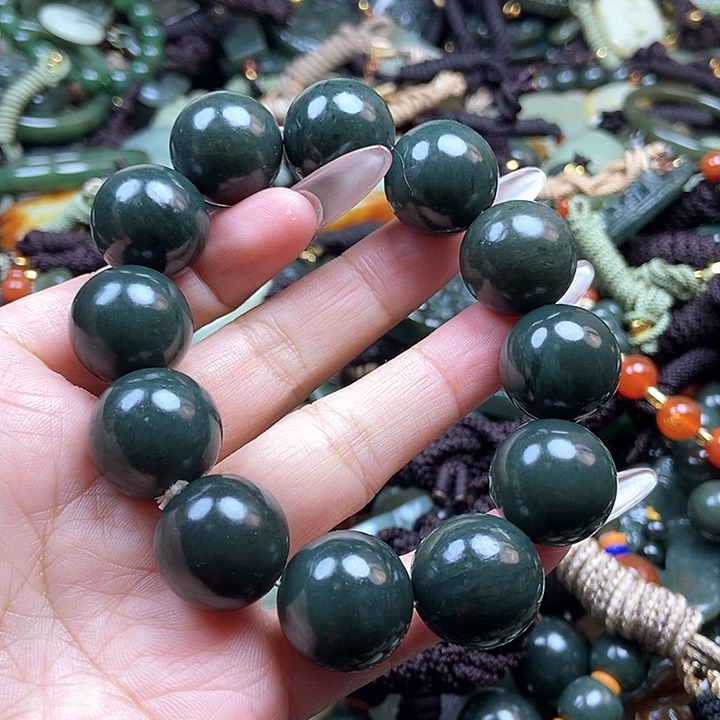 和田玉颈饰足铂镶嵌