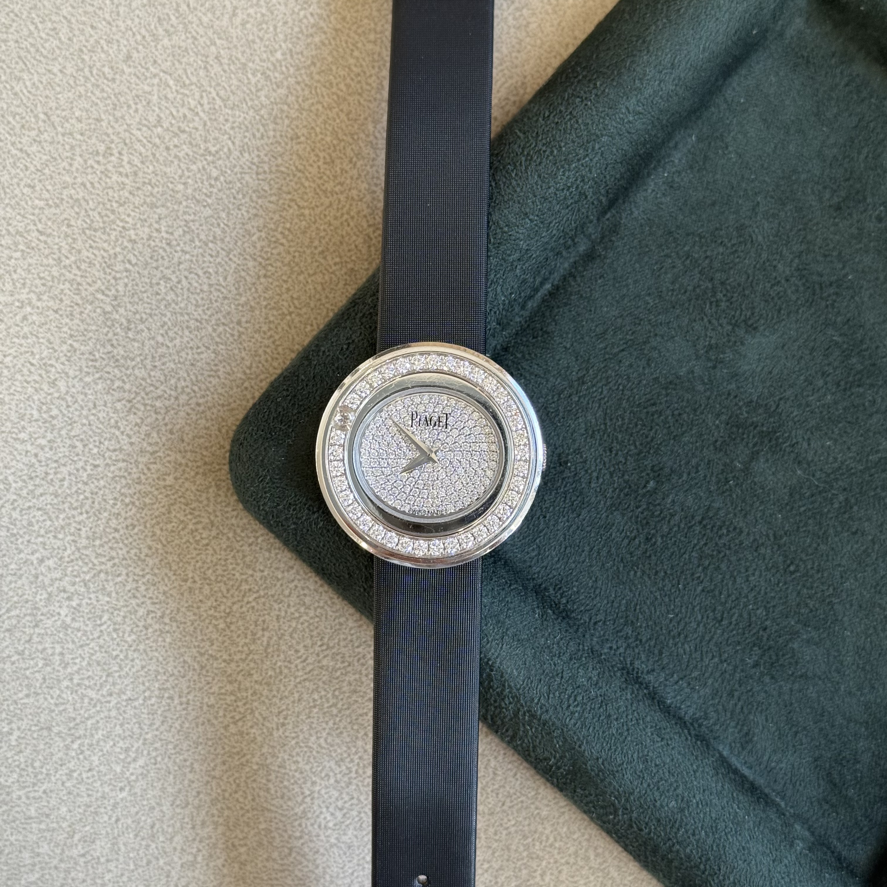 95新 Piaget/伯爵 时来运转/29mm/18k白金/原镶钻满钻/石英/女表
