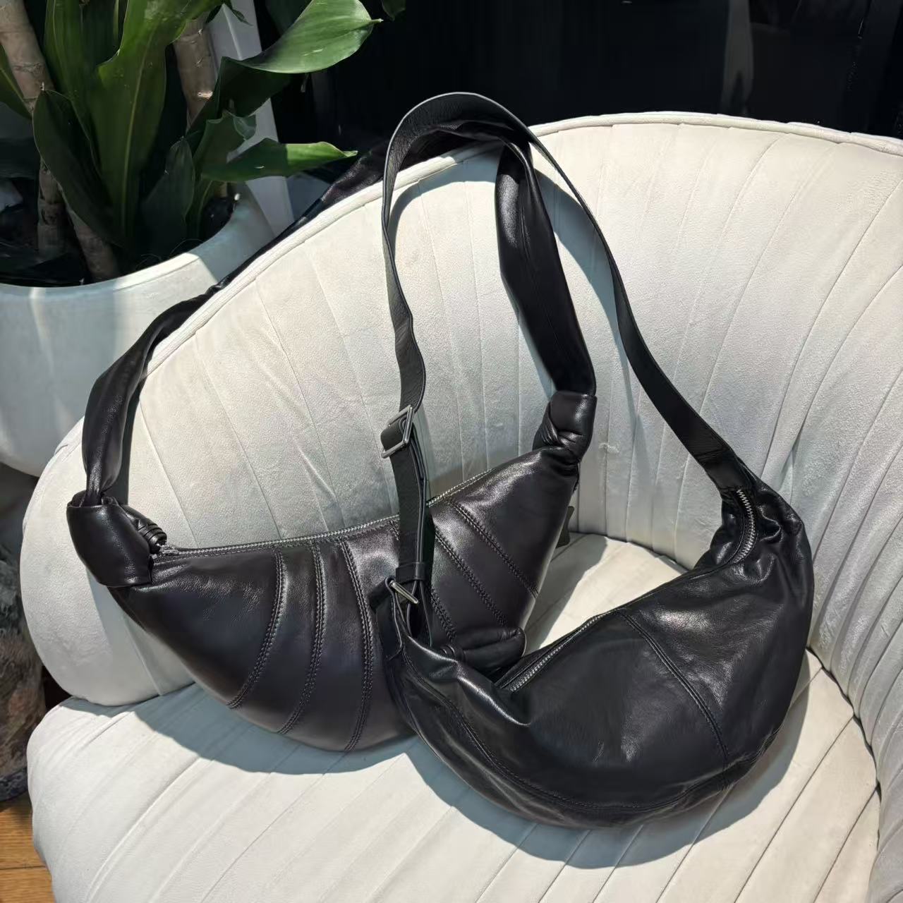 羊皮大容量斜挎小众高级牛角包饺子包