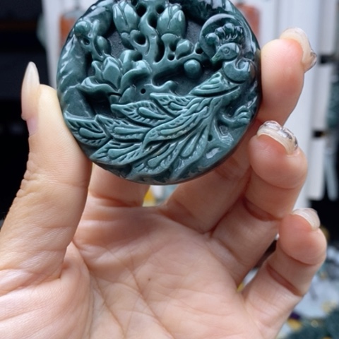 翡翠颈饰未镶嵌翡翠