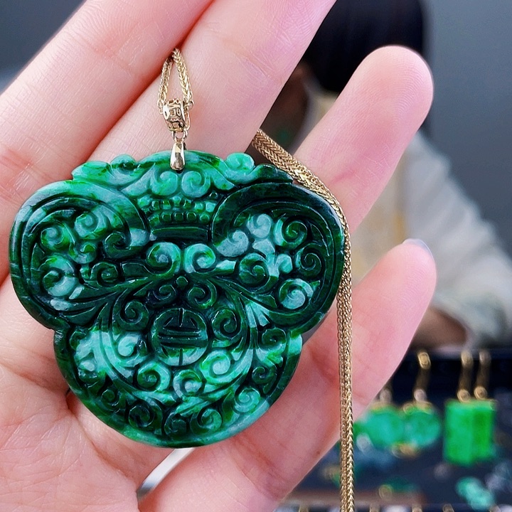 翡翠18K金镶嵌颈饰饰品