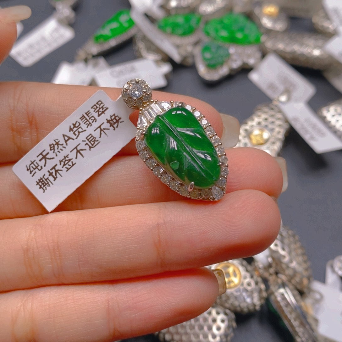 翡翠颈饰银S925镶嵌88888888