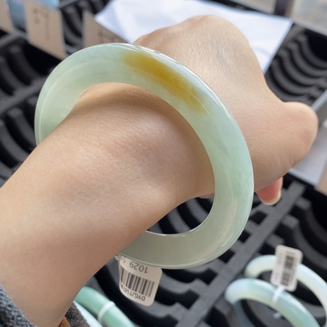 翡翠未镶嵌手镯黄加绿胖圆55.7