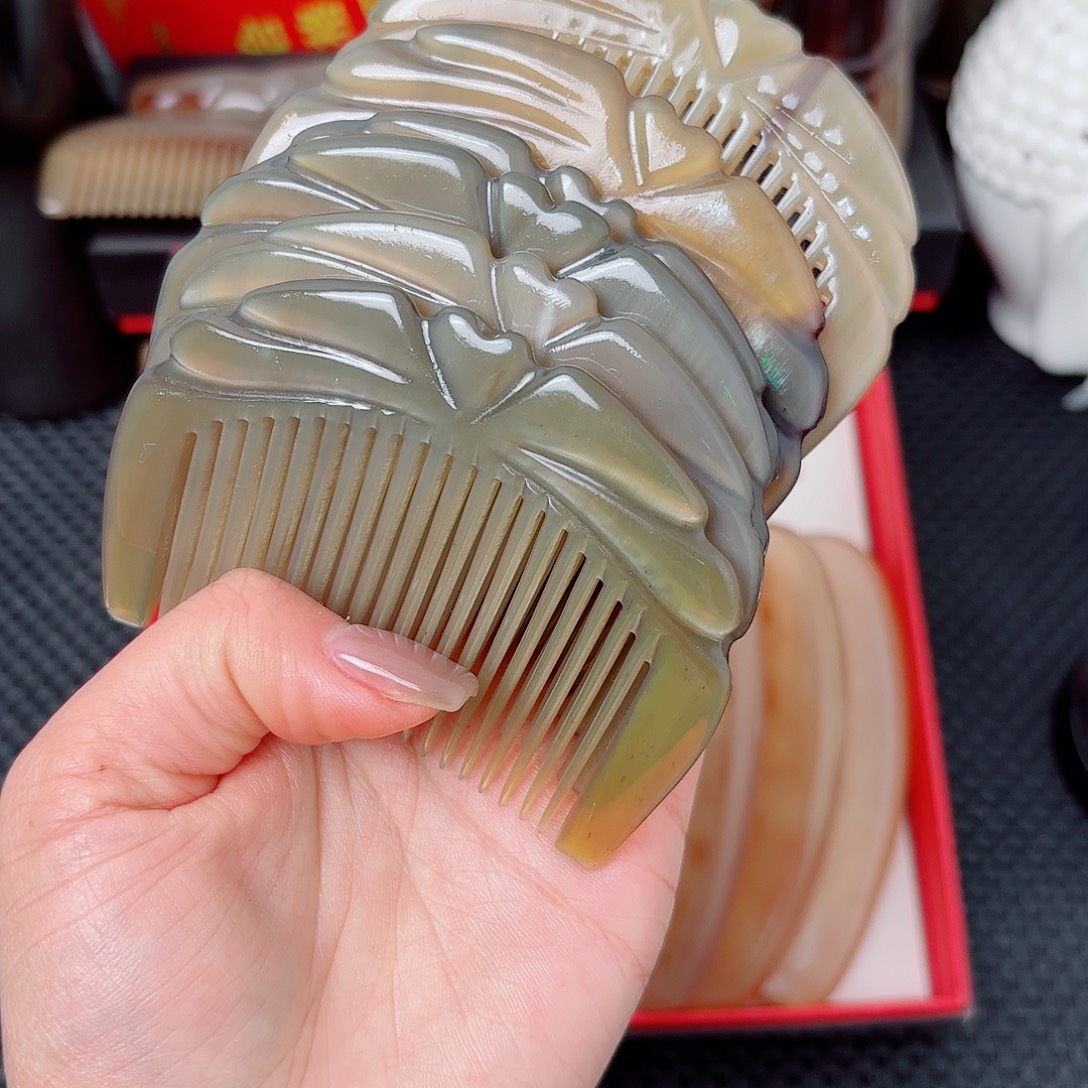 纯手工制作纯牛角梳子