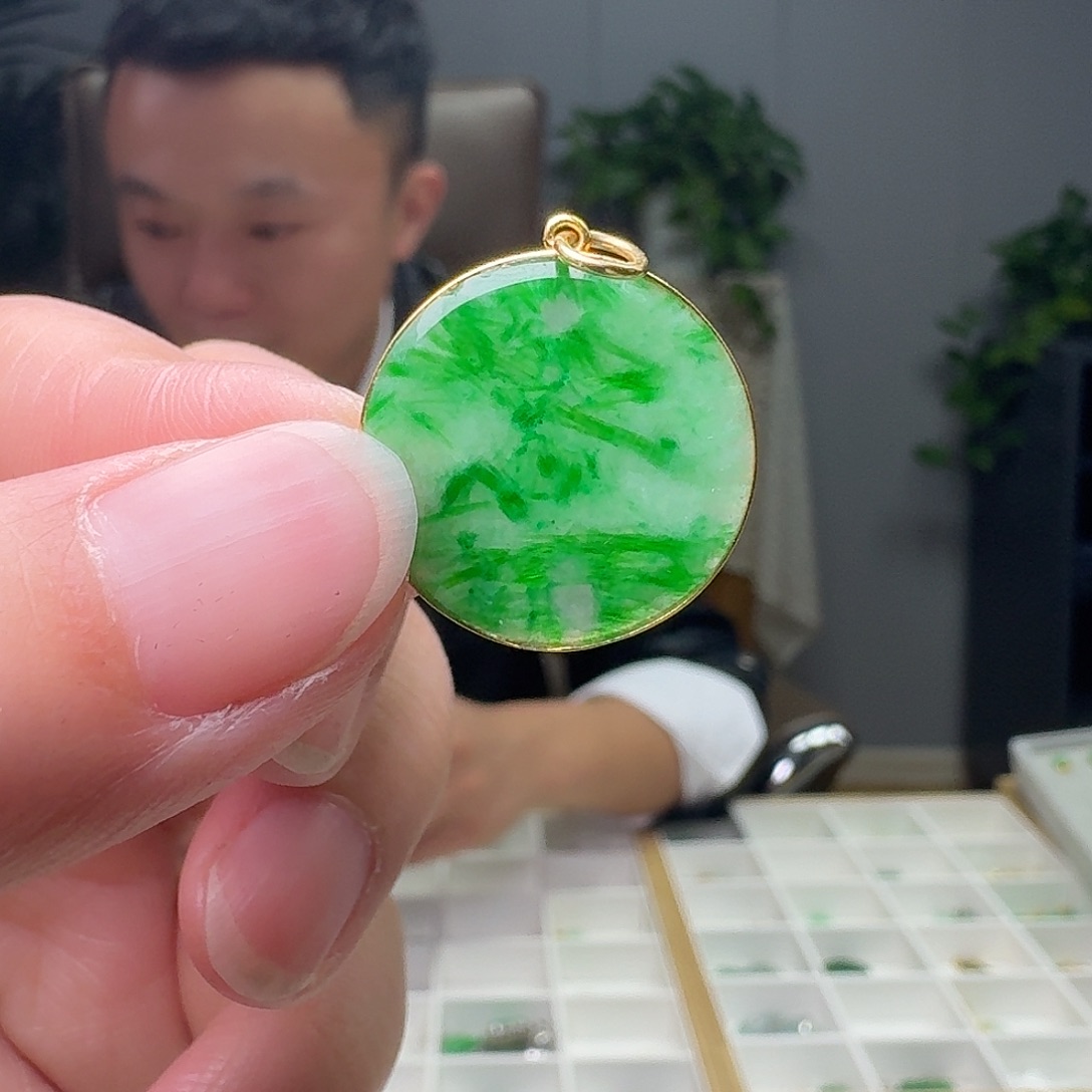 翡翠18K金镶嵌吊坠(不含链)天然