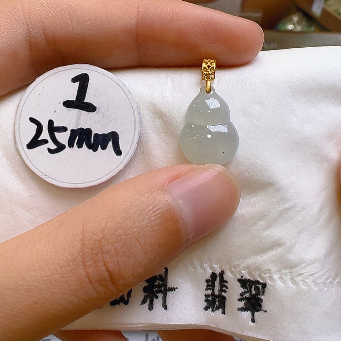 翡翠颈饰18K金镶嵌翡翠