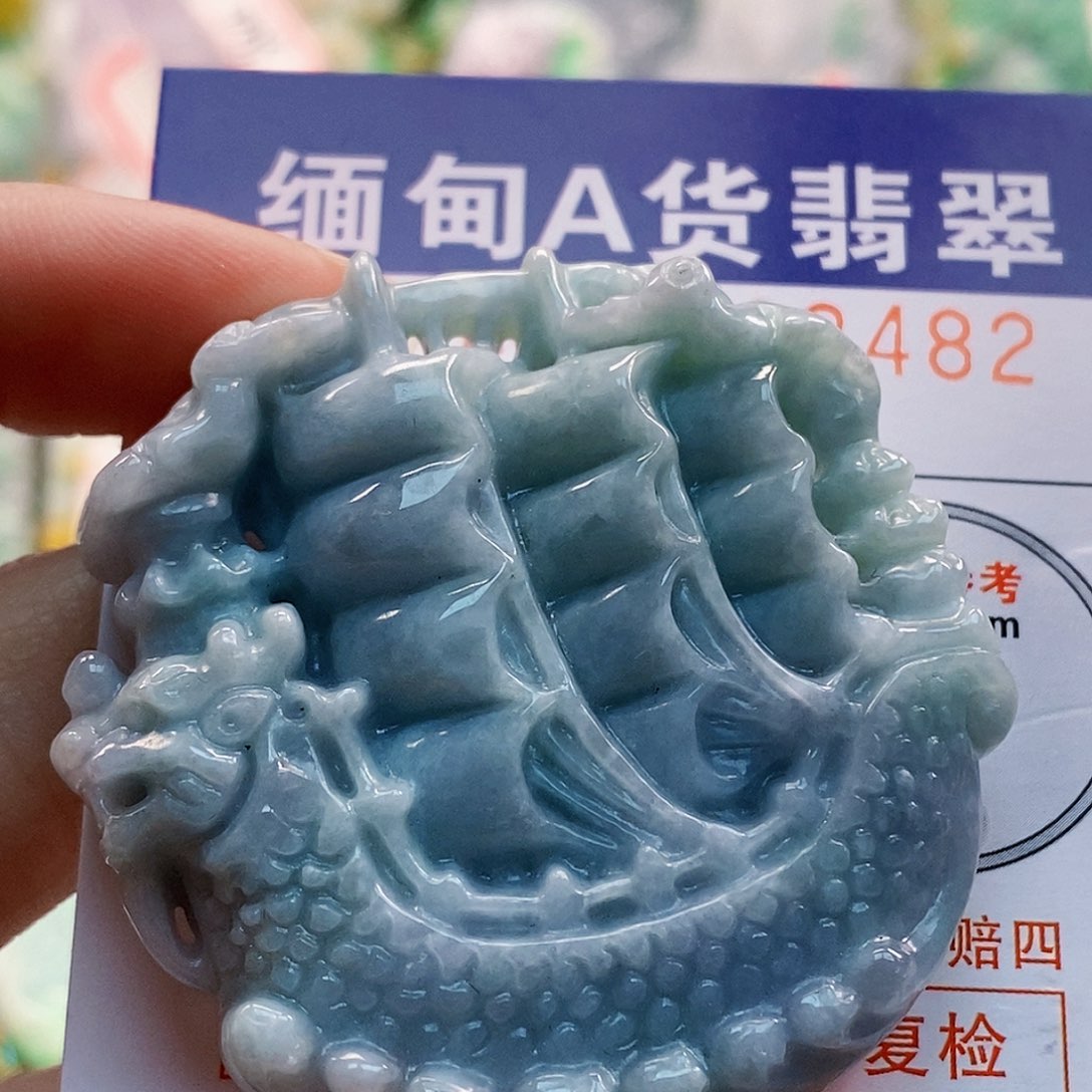 吊坠(不含链)未镶嵌翡翠