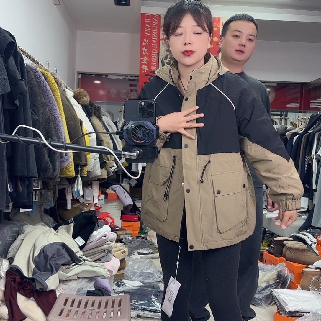 933特价冲锋衣女款
