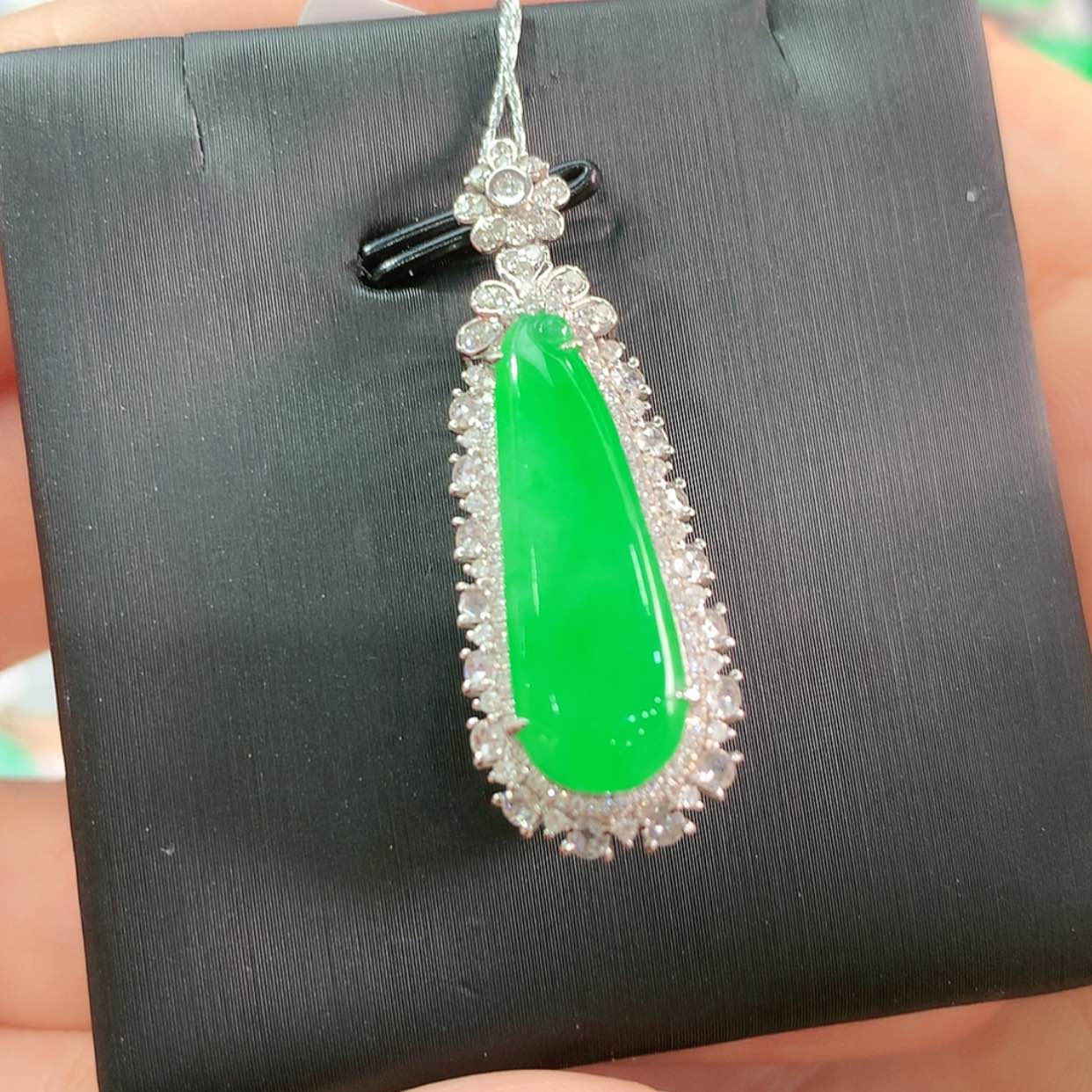 【闪购商品】翡翠颈饰18K金镶嵌天然翡翠