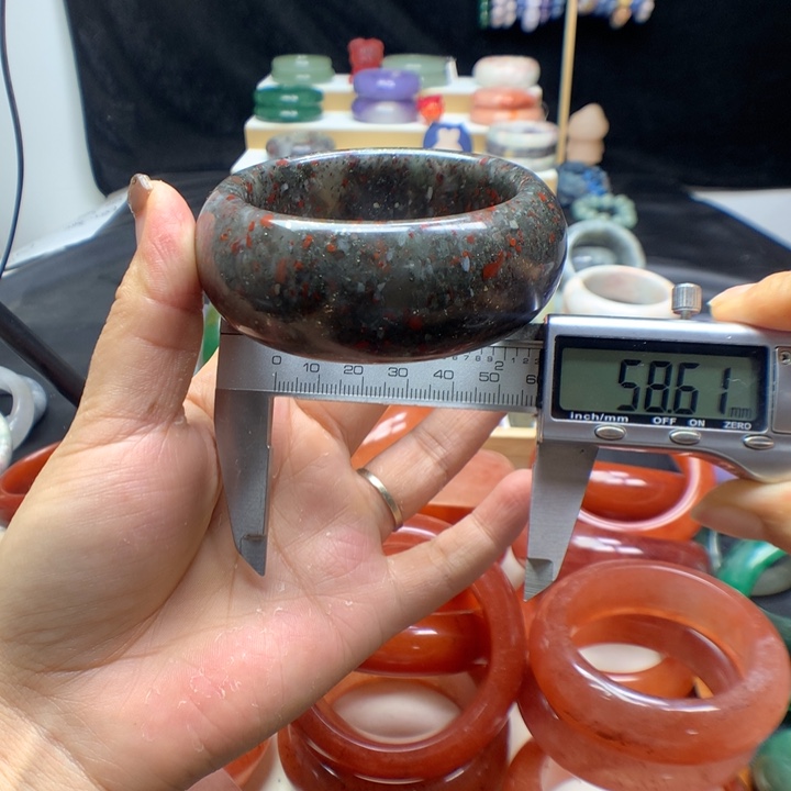 未镶嵌手镯石英质玉