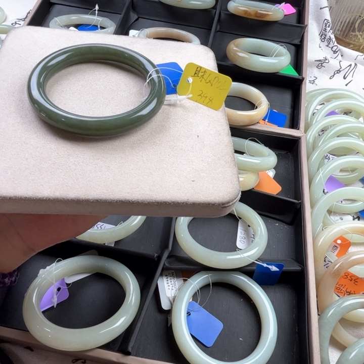 未镶嵌手镯和田玉玲珑美镯56.7