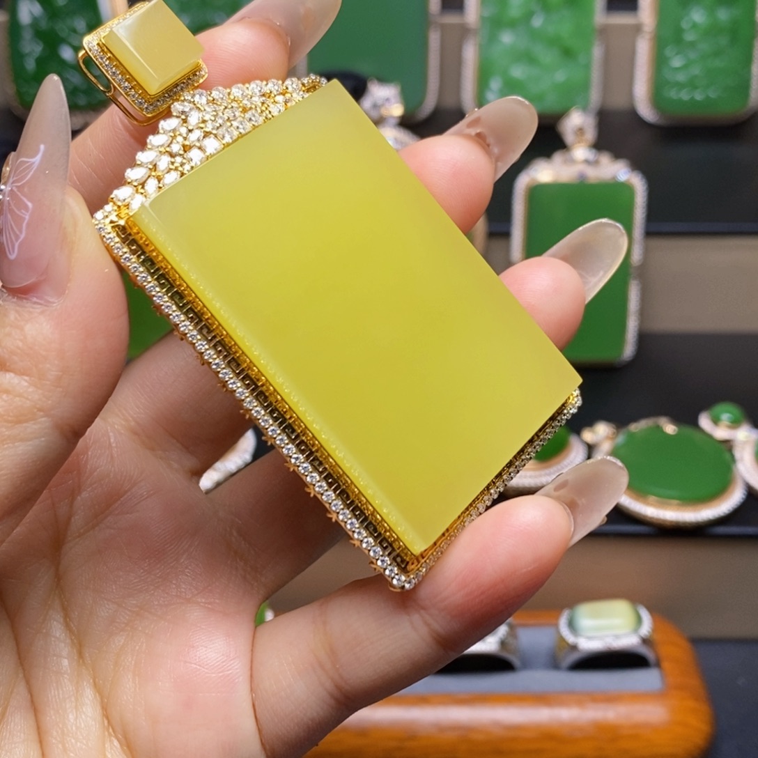 平***乐和田玉18K金镶嵌挂件