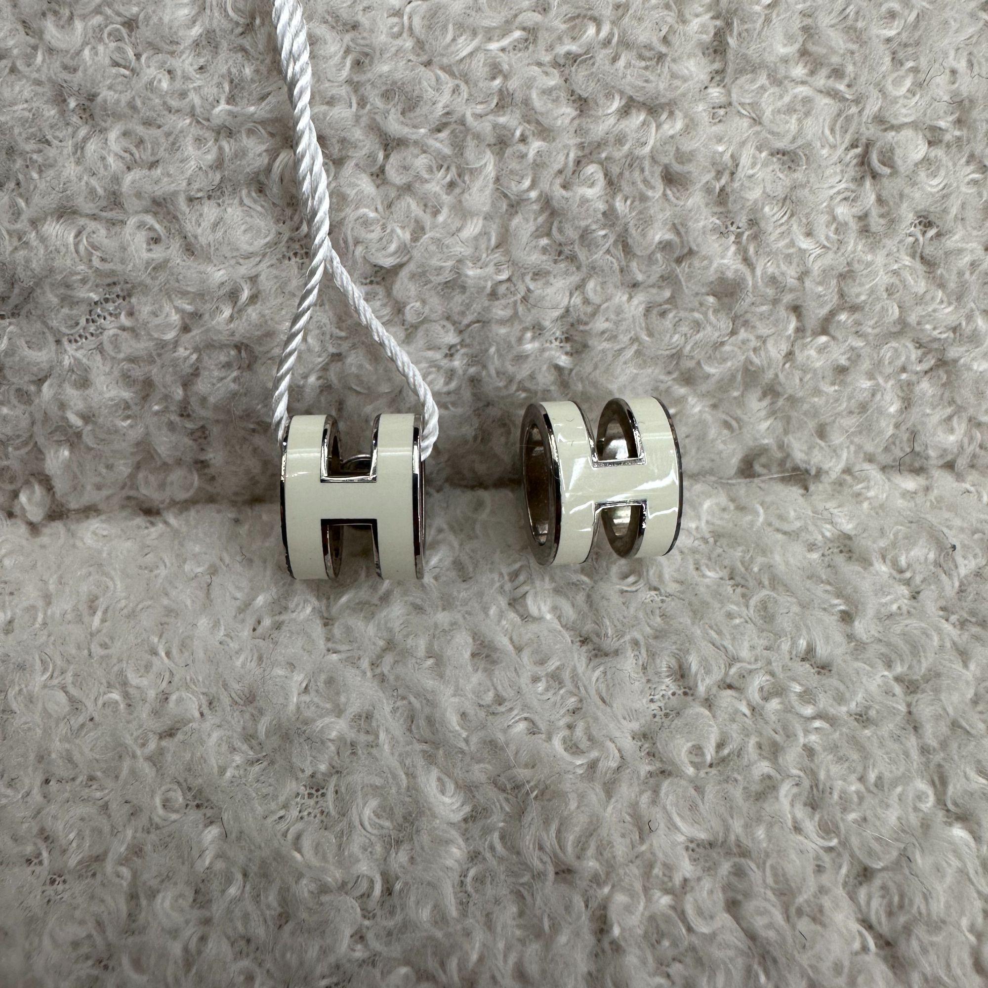 99新 Hermes/爱马仕 白色配银色pop H耳钉气质时尚0224