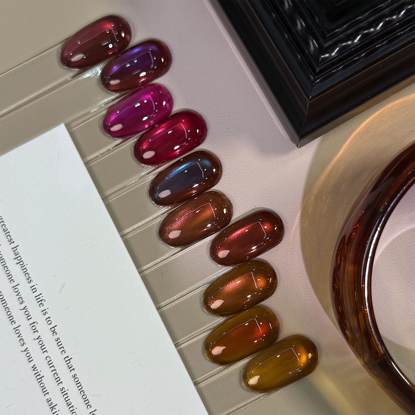 MC摩卡甲新品琥珀流光猫眼双光玻璃珠猫眼秋冬爆款显白甲油胶