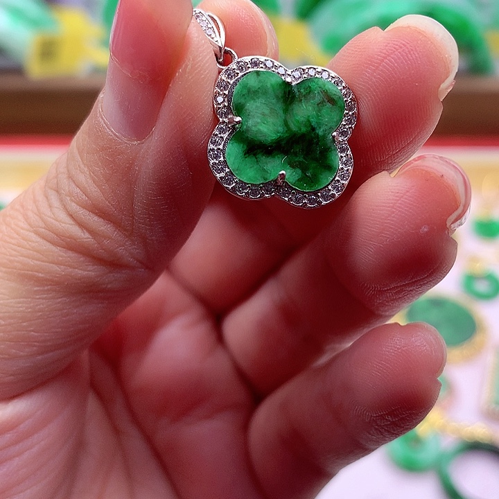 翡翠颈饰银S925镶嵌翡翠