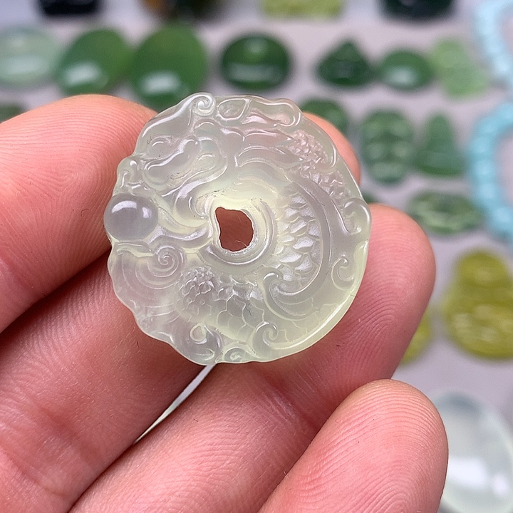 蛇纹石玉挂坠未镶嵌