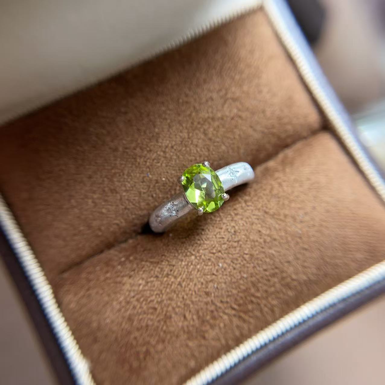 天然橄榄石宽戒币厚实款925银镶嵌大气