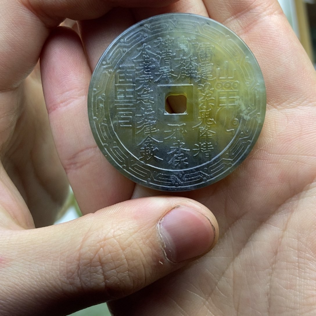 蛇纹石玉颈饰未镶嵌匿*