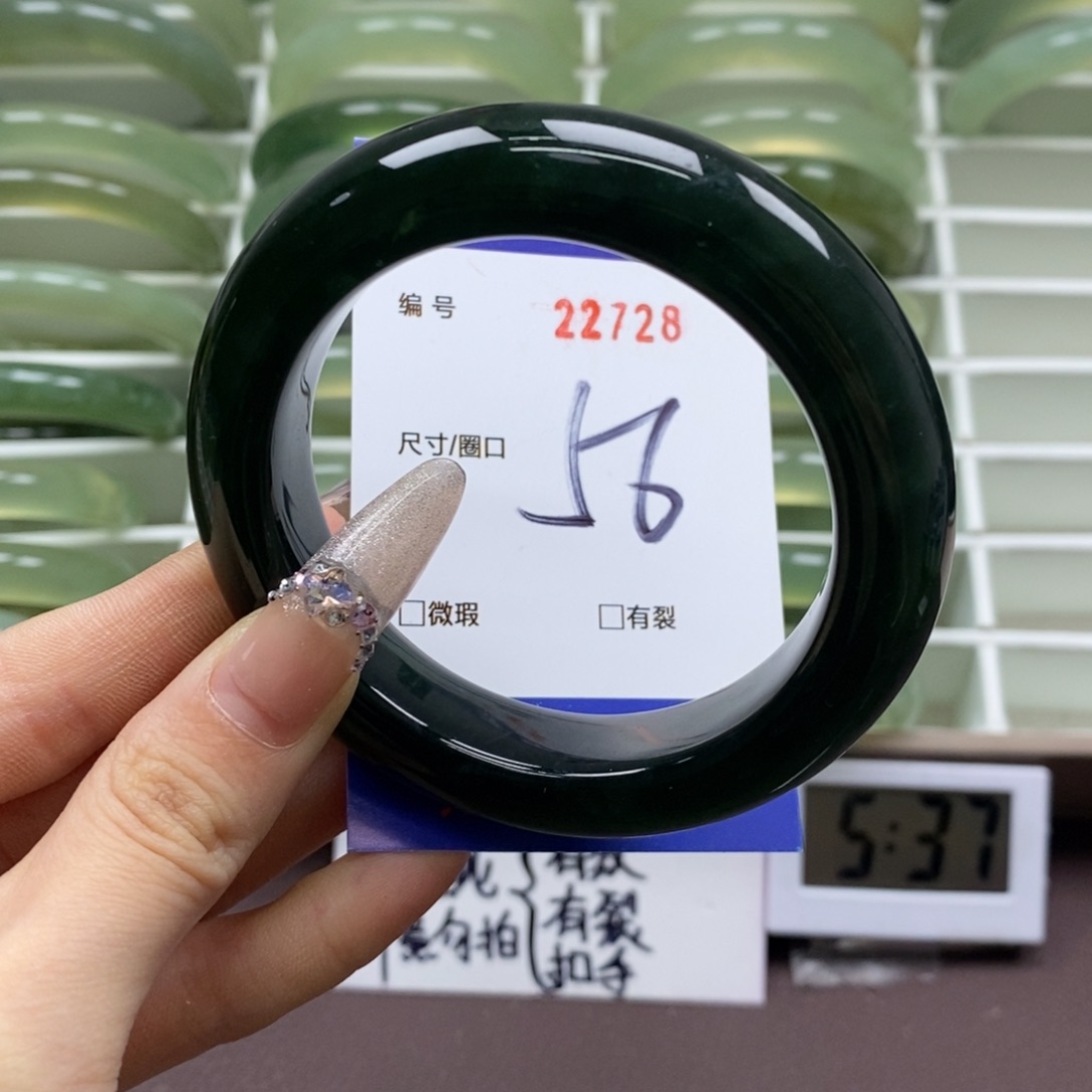 蛇纹石玉手镯未镶嵌
