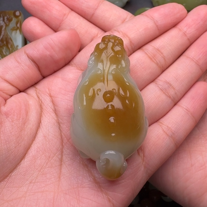 和田玉未镶嵌颈饰豹**r