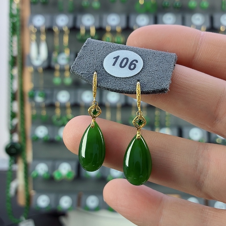 和田玉18K金镶嵌耳饰