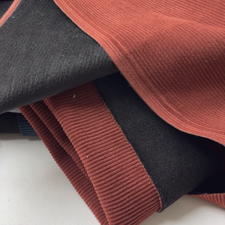 混纺枫叶红灯芯绒1米。 