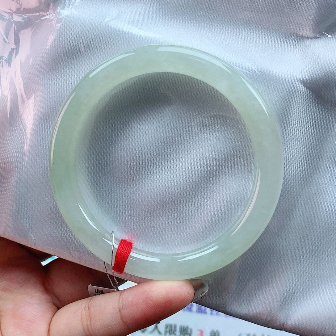 翡翠手镯未镶嵌55圈