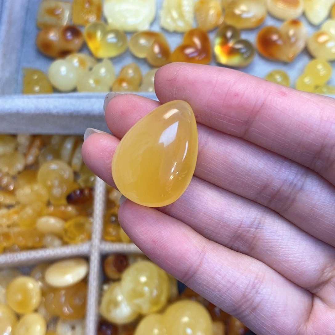 蜜蜡颈饰未镶嵌月*呀水滴