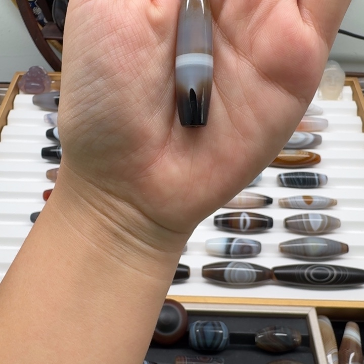 石英质玉合金颈饰