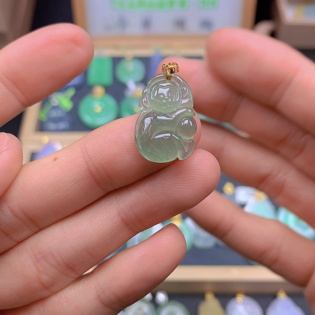 翡翠颈饰18K金镶嵌翡翠