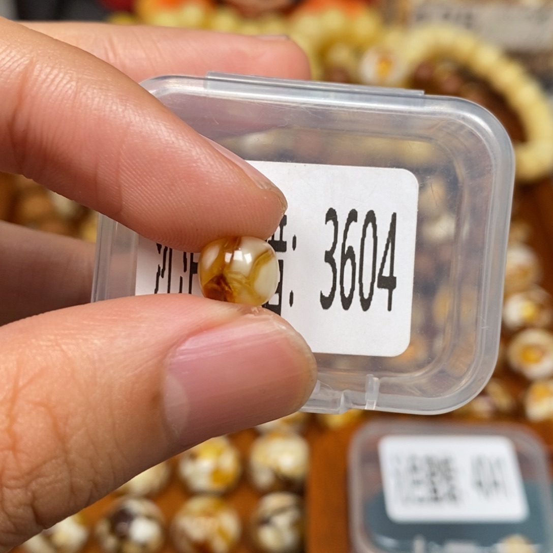 蜜蜡未镶嵌珠宝奇石3604