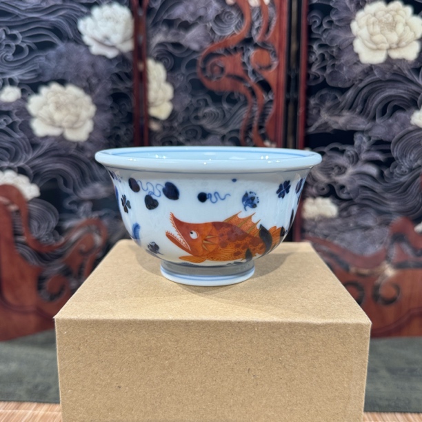 景德镇小卿亭仿明 明式青花矾红鱼藻压手杯