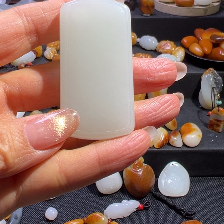 北***鲲和田玉未镶嵌颈饰