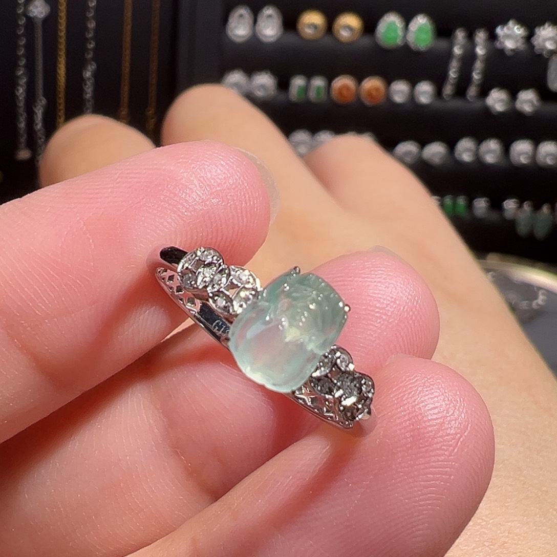 翡翠戒指18K金镶嵌貔貅翡翠戒指