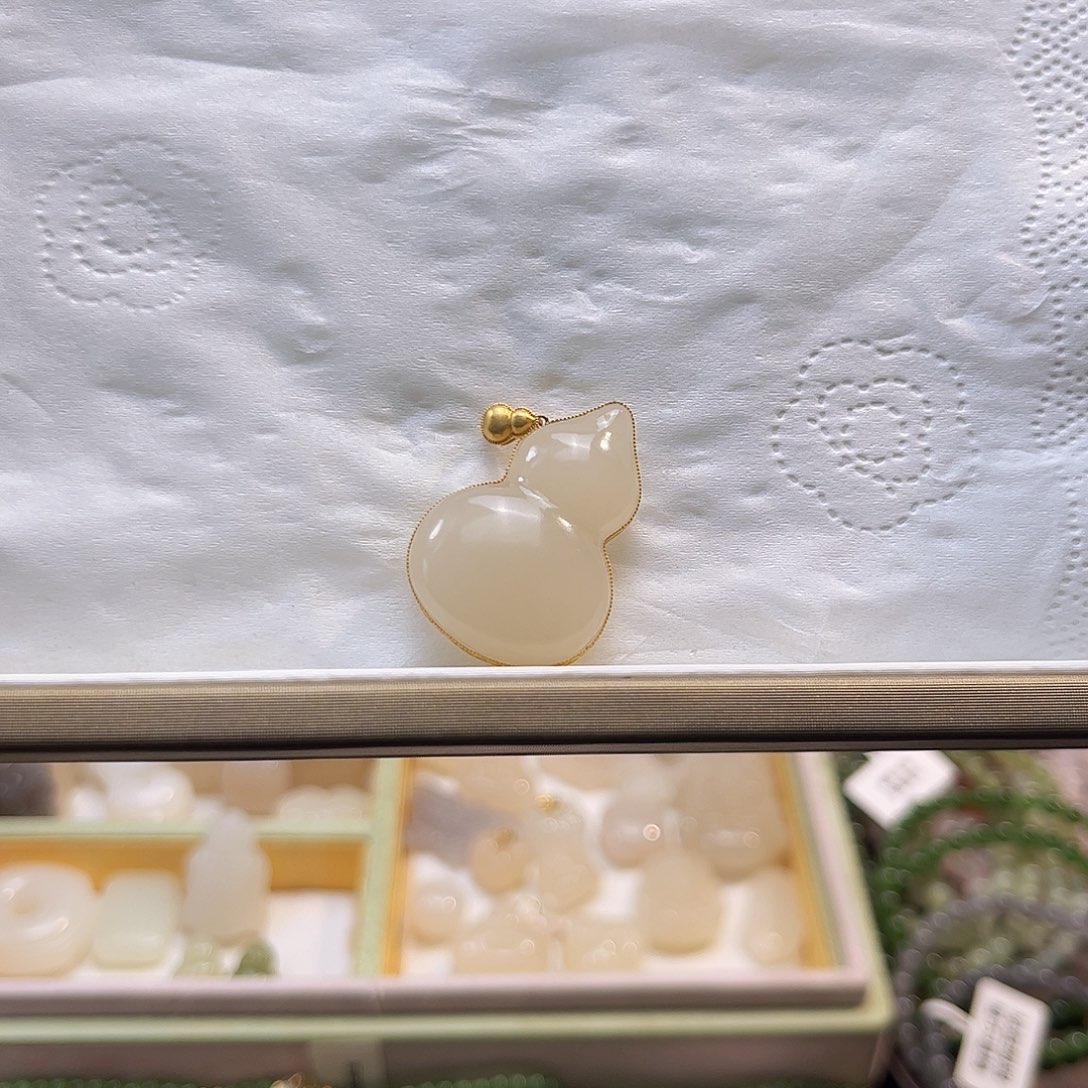 和田玉18K金镶嵌颈饰