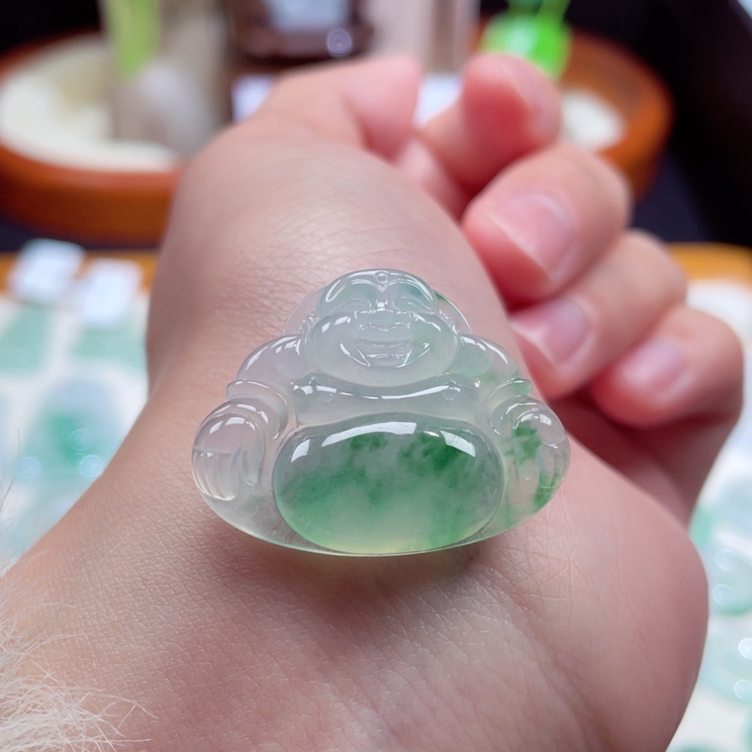 翡翠颈饰未镶嵌佛公