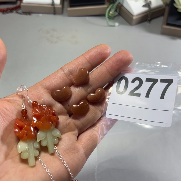 H***…蛇纹石玉合金耳饰