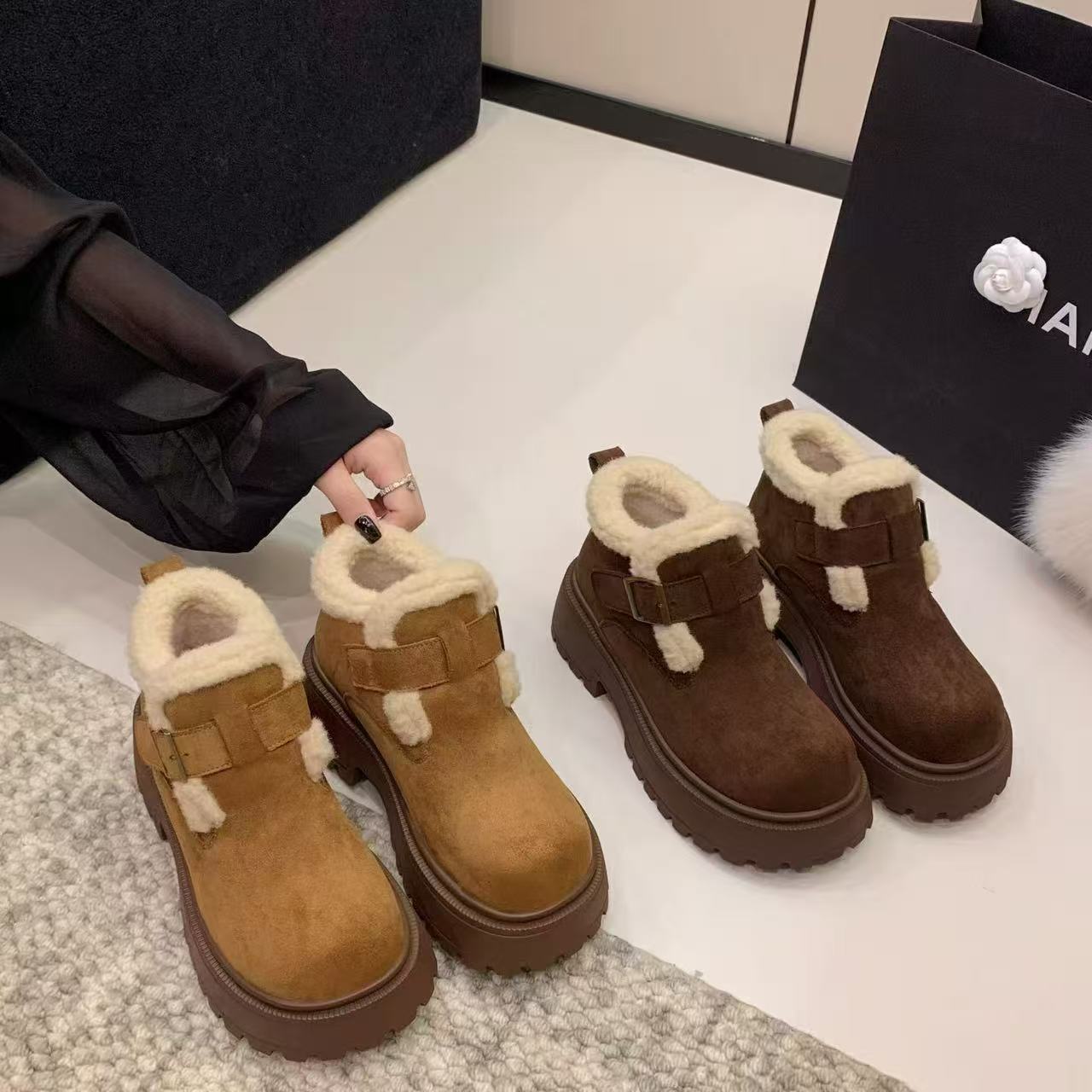 时装靴韩版休闲纯色冬季加绒加厚保暖舒适棉靴女款短靴