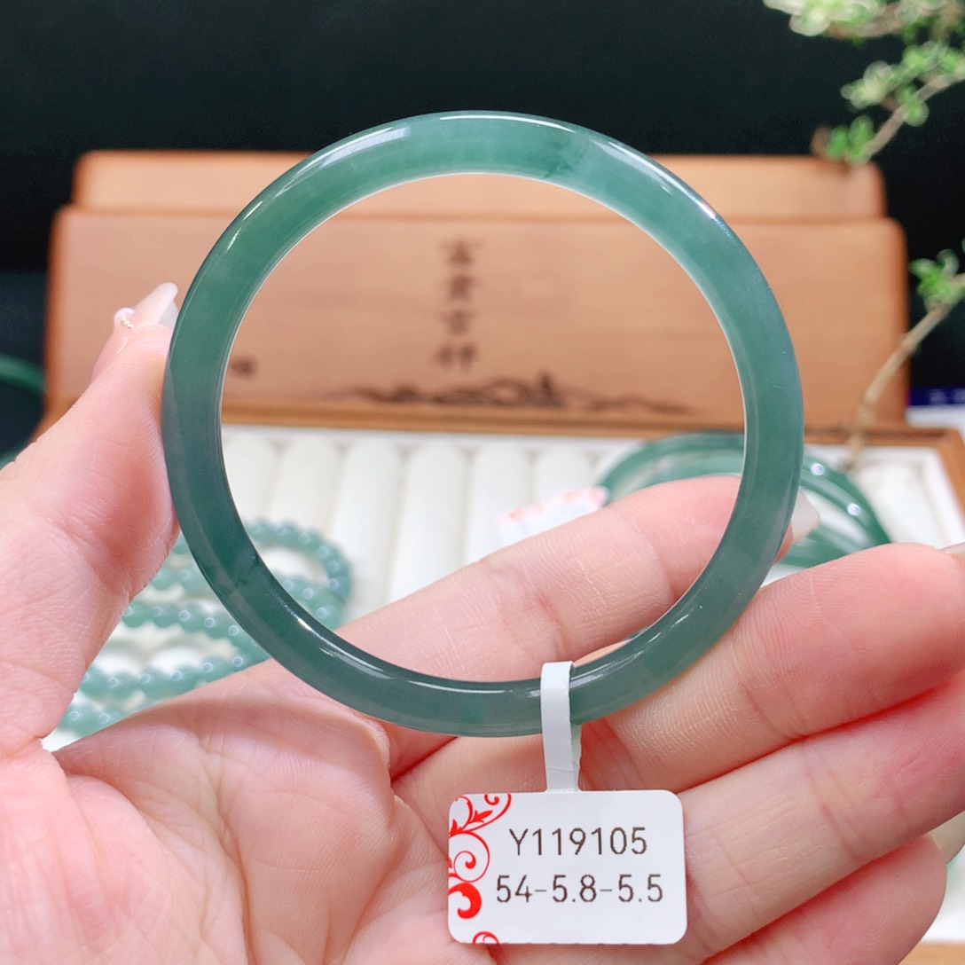 翡翠手镯未镶嵌天然