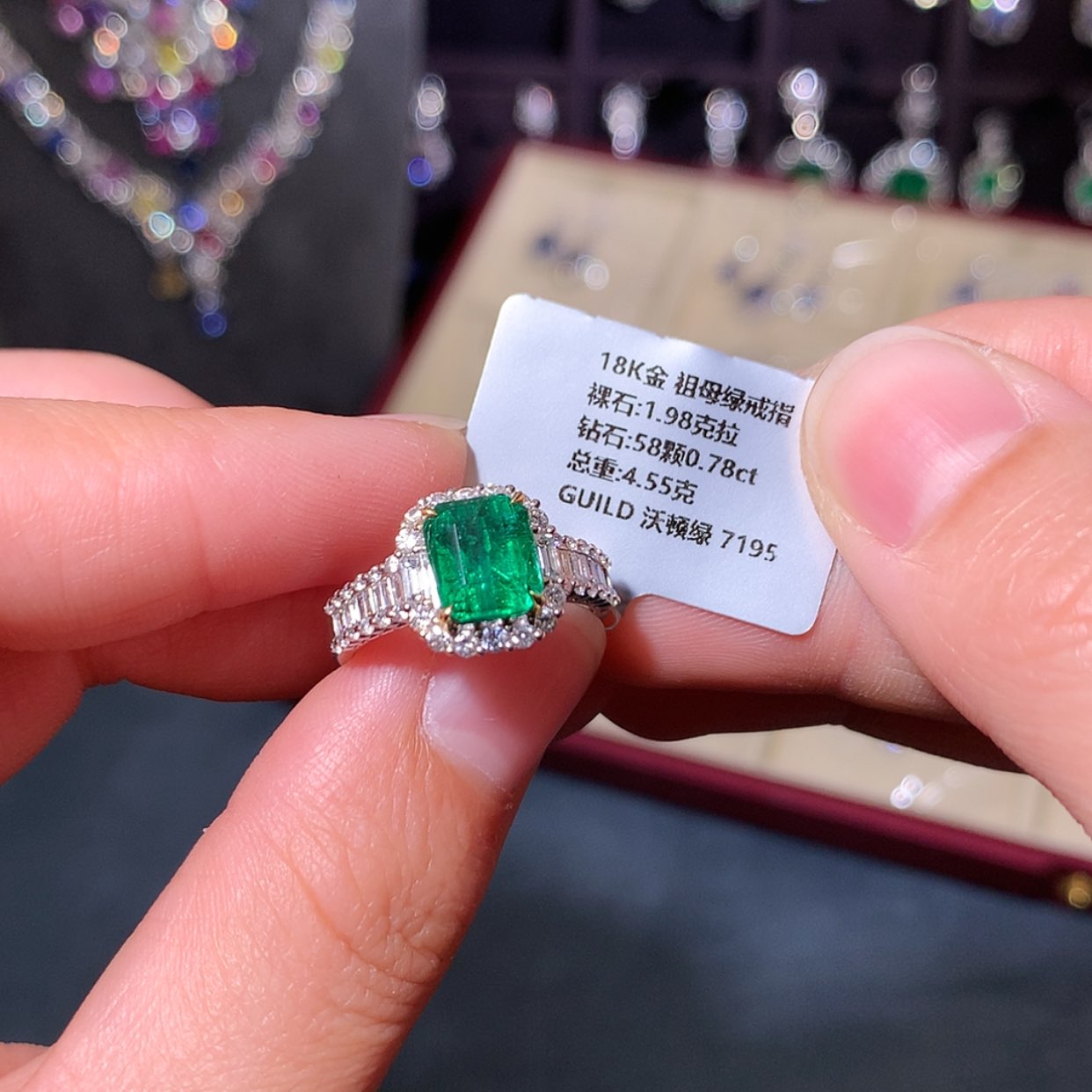 【闪购商品】祖母绿戒指18K金镶嵌