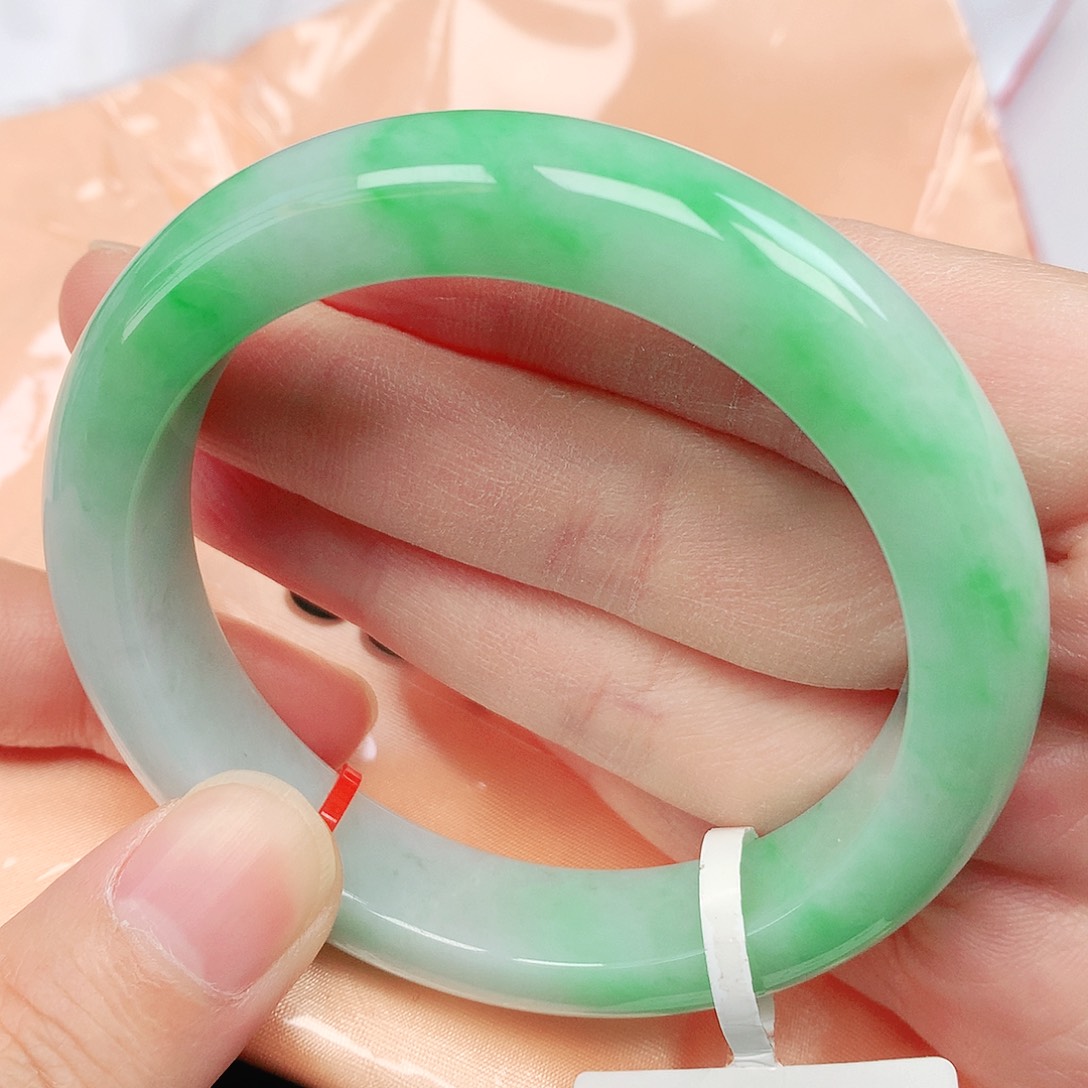 翡翠手镯未镶嵌抖音584