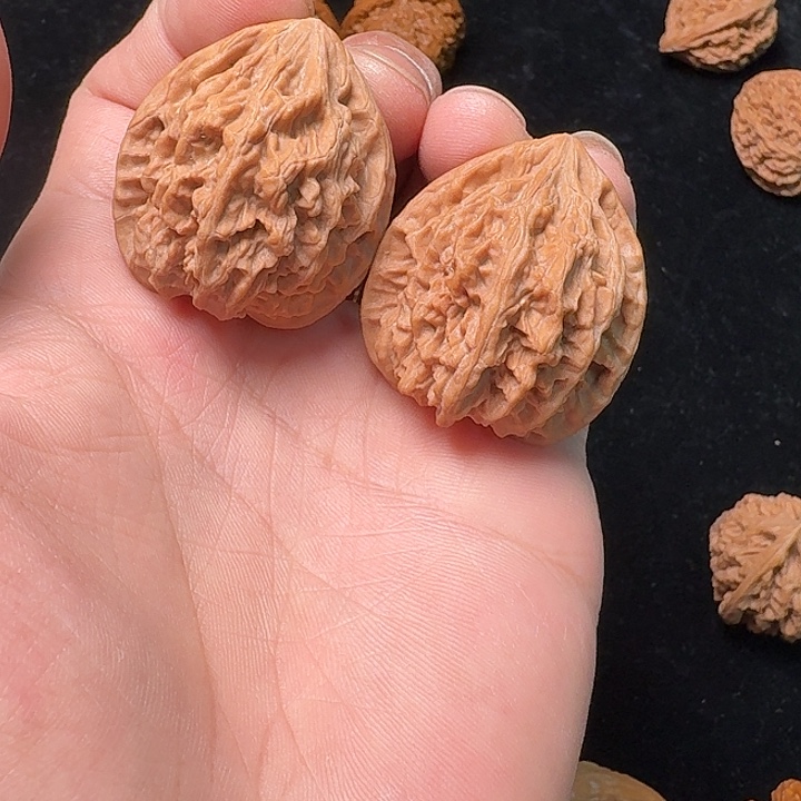 老***呀核桃饕餮纹，36尺精挑对，全品