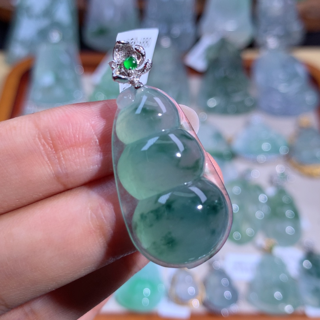 翡翠颈饰18K金镶嵌福豆