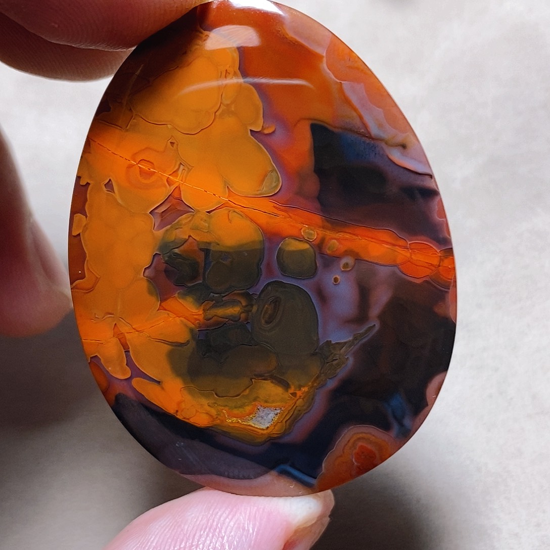 未镶嵌颈饰玛瑙/玉髓苏*