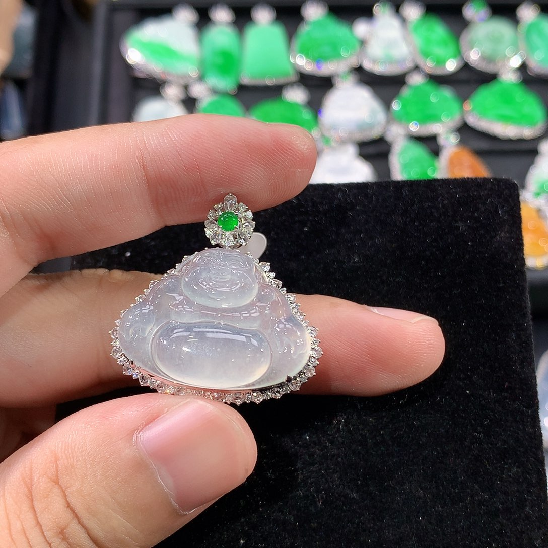 翡翠18K金镶嵌颈饰