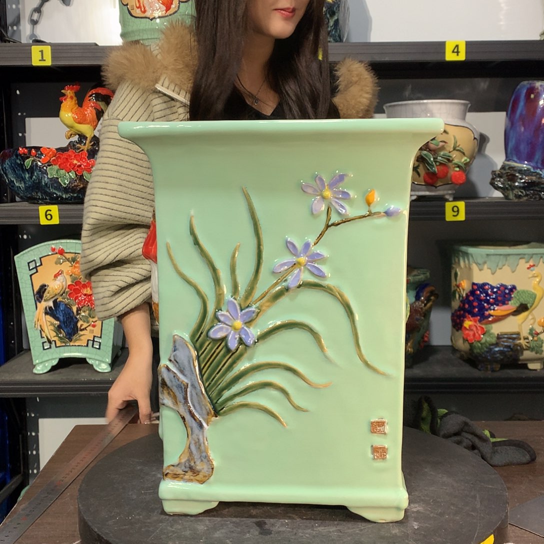 一***。高温烧制石湾盆瑕疵